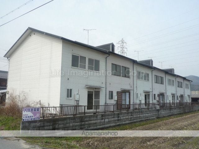 五個荘山本町 連棟貸家の外観写真