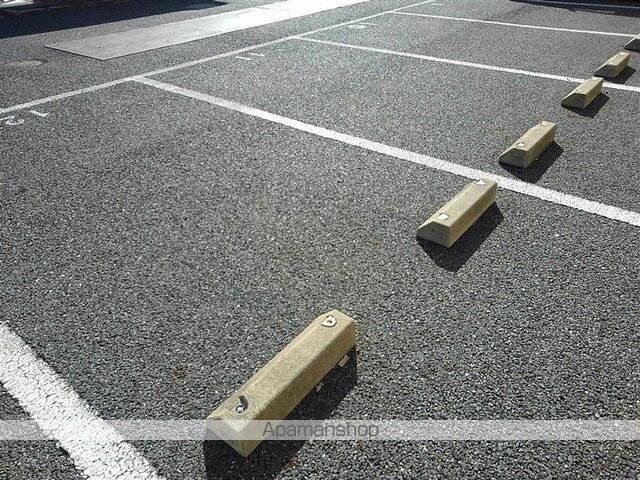 レオパレスコーポ弥生[1K/31.05m2]の駐車場