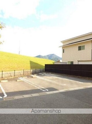 Ｇｒｅｅｎ　Ｖｉｅｗ[2LDK/56.26m2]の駐車場