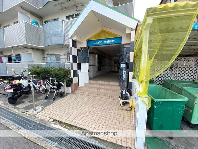 グランメゾンの玄関写真