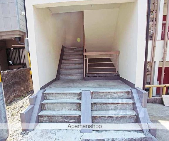 和プレジデント桃山の玄関写真