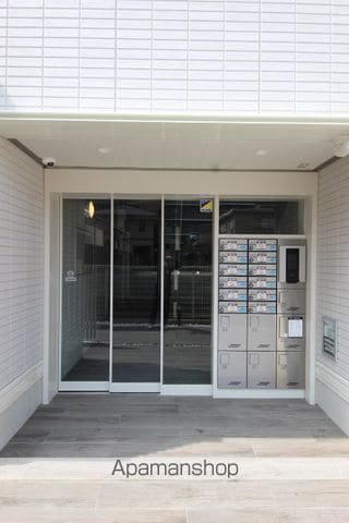 DーRESIDENCE荘園Bの玄関写真