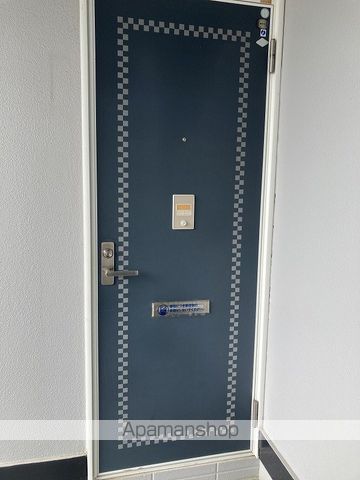 レジデンス西の玄関写真