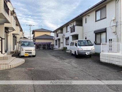 カームネスト１４　Ａ・Ｂ・Ｃ棟[2LDK/48m2]の駐車場