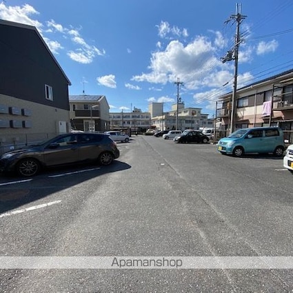 滋賀県大津市大萱７丁目[2DK/45.36m2]の駐車場2