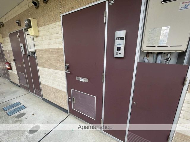 レオパレスミヤビの玄関写真