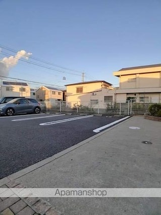 プレシャスコートＫ東松江Ⅱ[1LDK/44.77m2]の駐車場2