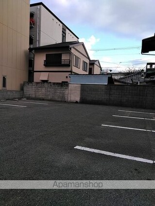 本町中央ビル[店舗/92.39m2]の駐車場