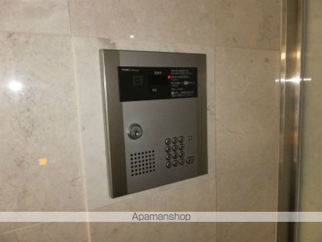 アルファスクエア大通西17の玄関写真