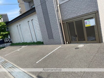ローゼンコート禄屋[1LDK/36m2]の駐車場