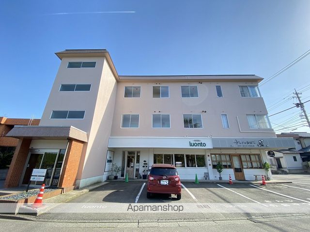 パークサイド吉川の外観写真