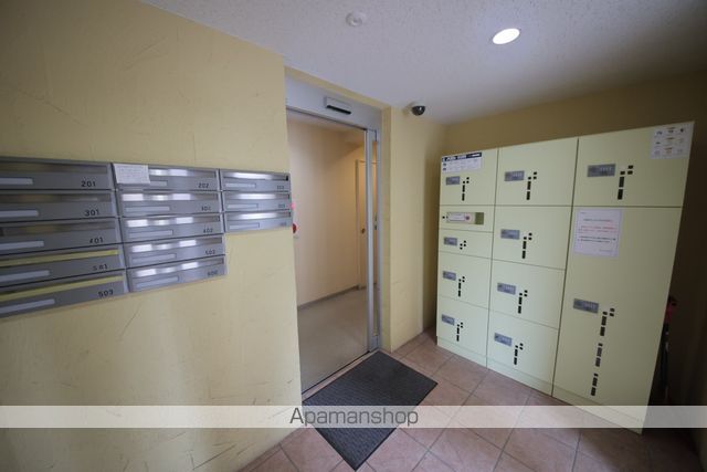 クレストパレス23の玄関写真