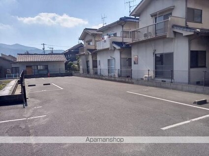レオパレスルピナス[1K/26.08m2]の駐車場1