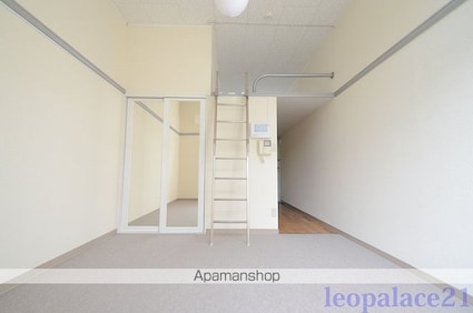 レオパレスルミエール[1K/20.28m2]のリビング・居間1