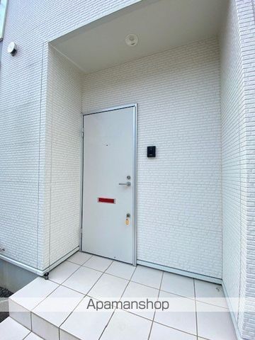 エクリュ弥生町の玄関写真