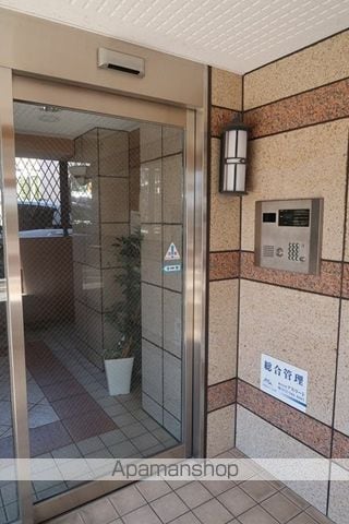 アールズコート本郷の玄関写真