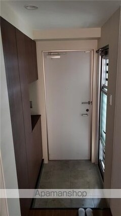 ＥーＪｉ　Ｈｏｕｓｉｎｇ[2LDK/66m2]の玄関