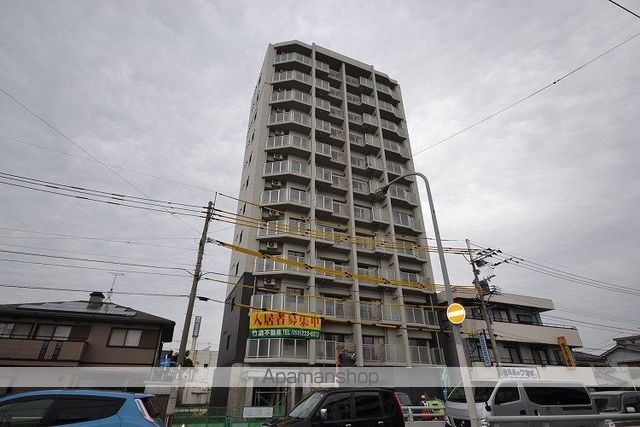 レジーナ東谷山の玄関写真