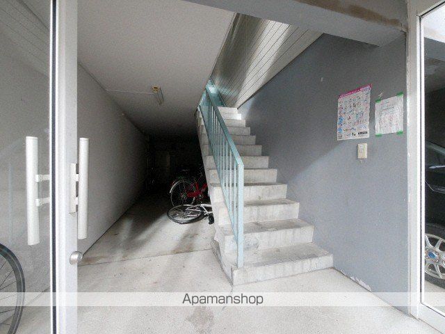 エイトアベニューの玄関写真