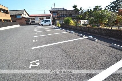 Ｔ’ｓ　ＶＩＬＬＡＧＥ[2LDK/51.66m2]の駐車場