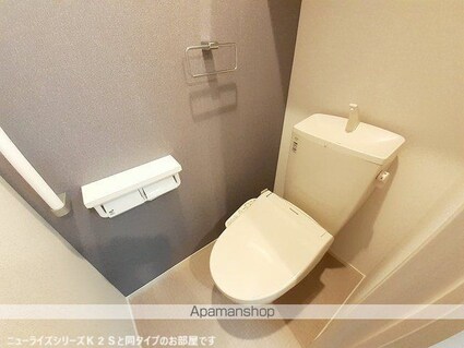 和歌山県和歌山市園部[1LDK/44.7m2]のトイレ