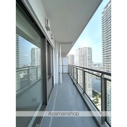 Ｗ　Ｃｏｍｆｏｒｔ　Ｔｏｗｅｒｓ　ＷＥＳＴ[2LDK/85.35m2]のバルコニー