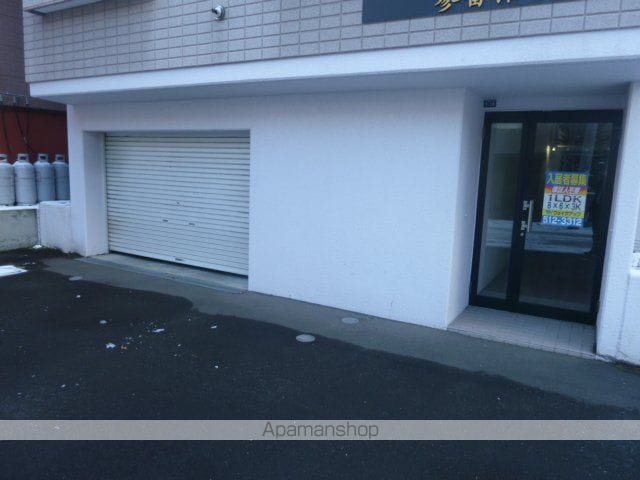 エクシード神宮前参番館の玄関写真