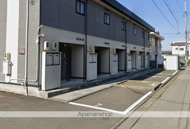 レオパレスシャルマンSTの玄関写真