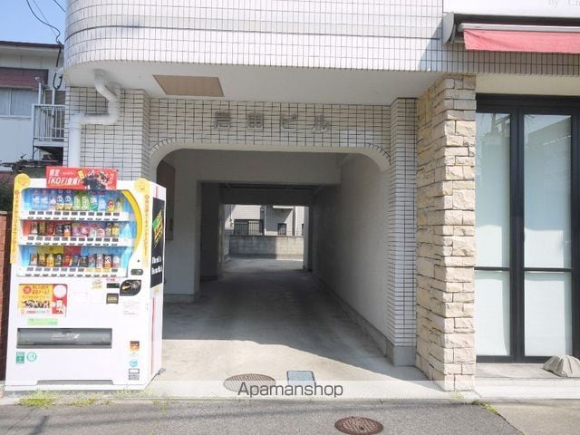 岩田ビルの玄関写真