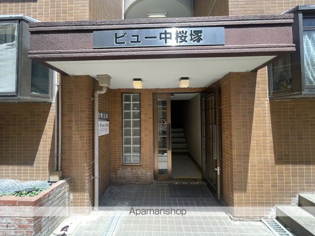 フリーディオ中桜塚の玄関写真