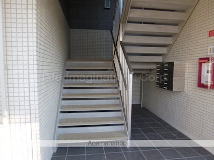 Ｃａｓａ　ｒａｆｆｉｎｅ　青地[1LDK/40.18m2]のエントランス