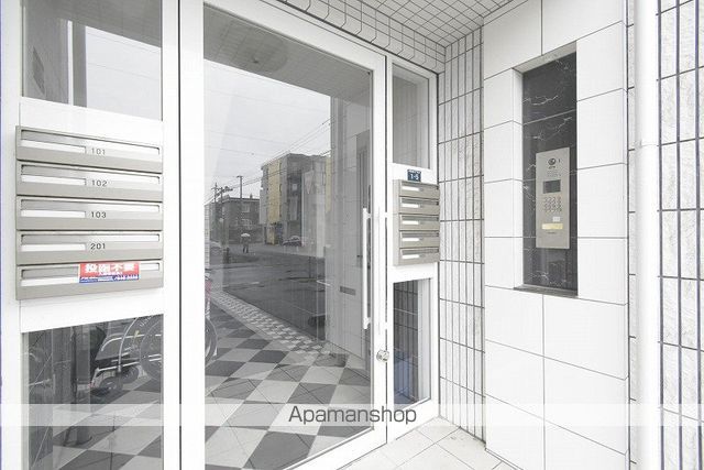 グランメール本郷通13北IIの玄関写真