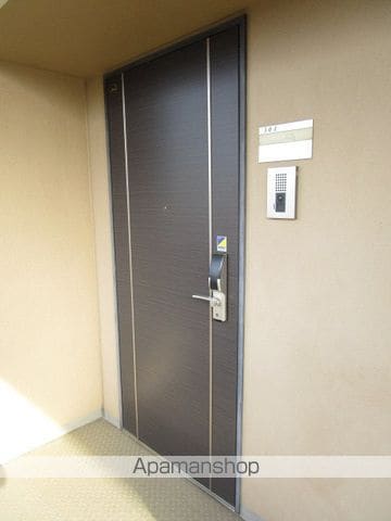 ファーストクラス中央インターの玄関写真