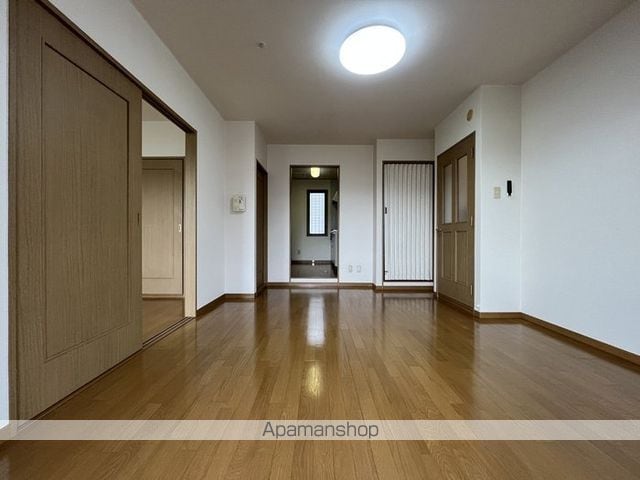 グランデュール高柳 A棟の内装写真