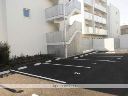 プラウドフラット中野[1K/25.23m2]の駐車場