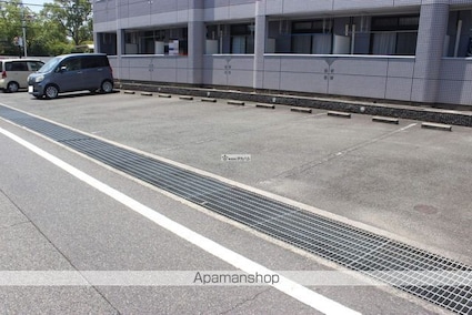 サンコートＦ[1K/24.9m2]の駐車場1