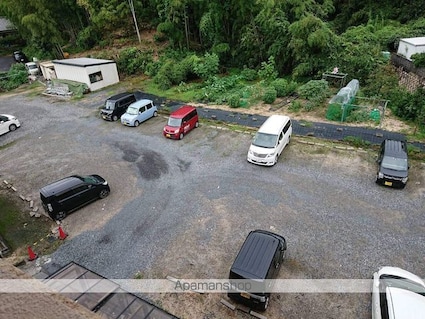 プラティーク川島[1K/25.51m2]の駐車場