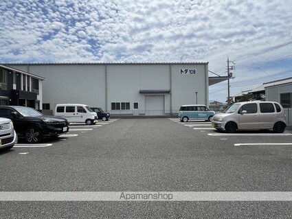 グランドパレスＡＴ[1LDK/42.34m2]の駐車場