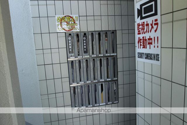 新大阪OMパレスの玄関写真