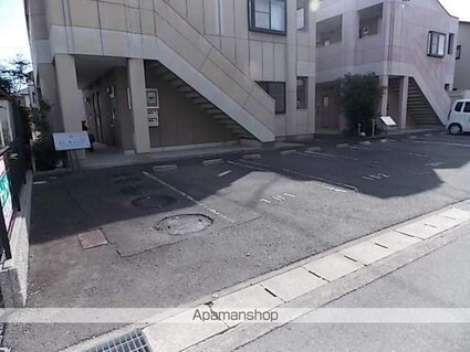 アイズキューブ（Ｉ’ｓ　キューブ）[1K/24.75m2]の駐車場