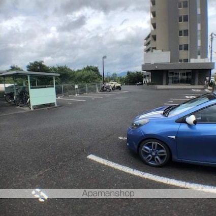 ビアンクール[1K/25.65m2]の駐車場2