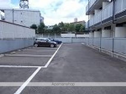 レオパレスクレール国見[1K/20.81m2]の駐車場