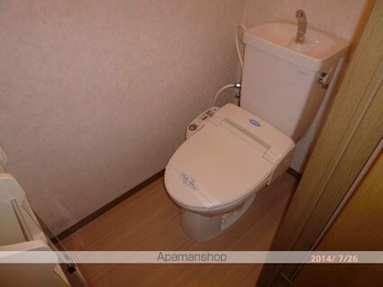 ファミール林[2LDK/52.09m2]のトイレ