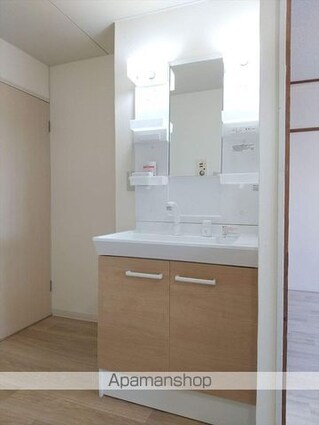 和歌山県和歌山市築港５丁目[2LDK/57.06m2]の洗面所