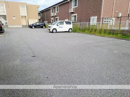 レオパレスパストラーレⅡ[1K/22.35m2]の駐車場2