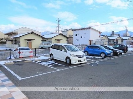 レオパレスアカシヤＢ[1K/22.35m2]の駐車場