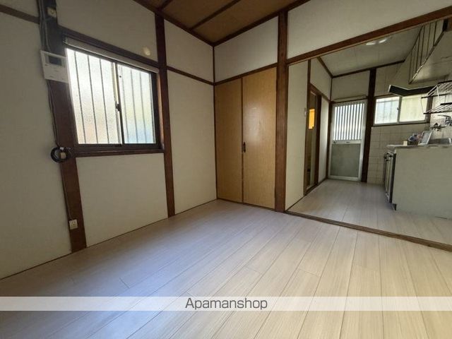 岡5丁目貸家 左の内装写真