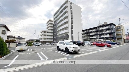 オンフォレスト芳泉[1K/30.96m2]の駐車場
