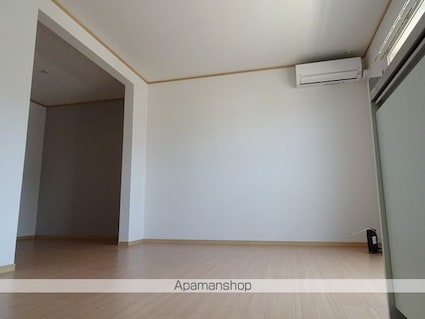 メリディアンなないろの里　伍番館[1R/30.84m2]のリビング・居間