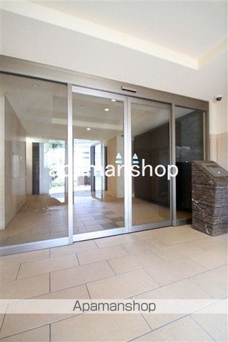 PRESSANCE阿波座ステーションフロントの玄関写真